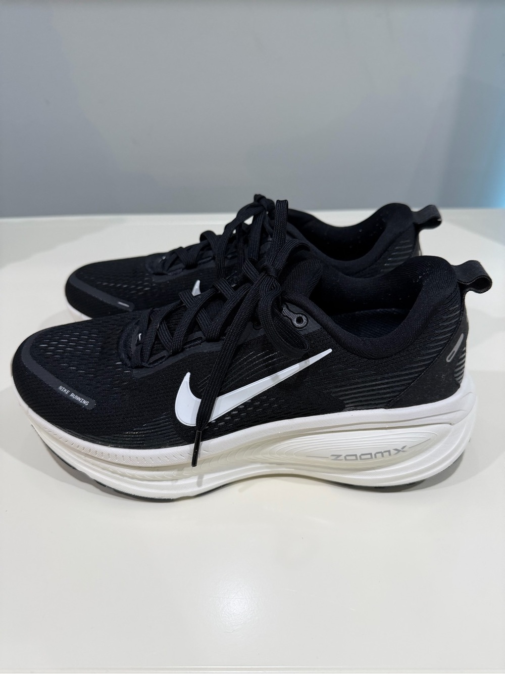 Nike Women's Black & White Running Shoes - Vomero